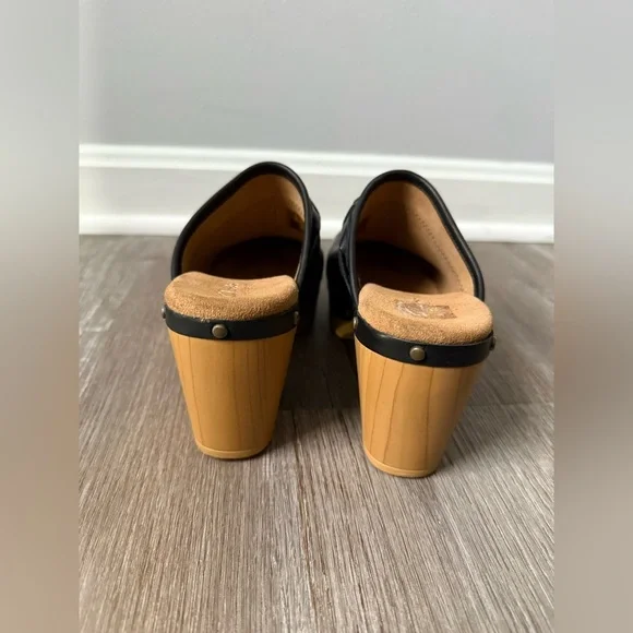 Clark’s Artisan Ledella Meg Black Leather Clogs Mule Heels Wooden Heel Size 6